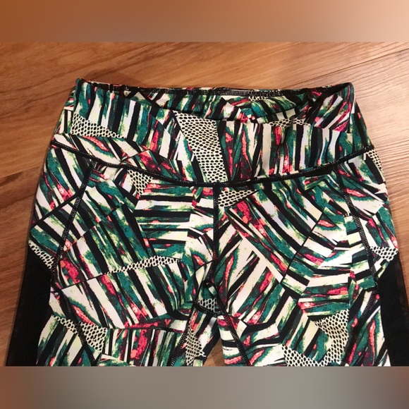 Zella • Cropped Mesh Panel Leggings Tights • Tropical Jungle Print • Sz Small - Picture 2 of 5